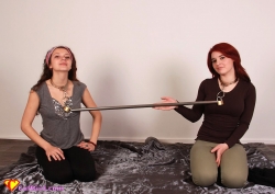 Neck spreader bar